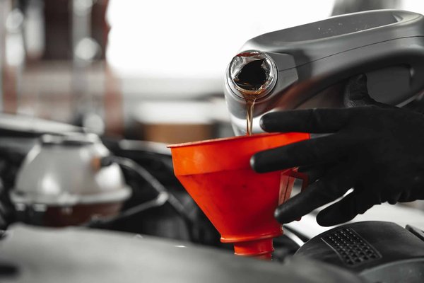 Comment vérifier et savoir quand changer votre huile à moteur ?