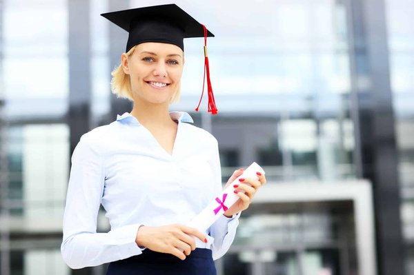 Réussite professionnelle : les secteurs d'avenir pour les jeunes diplômés