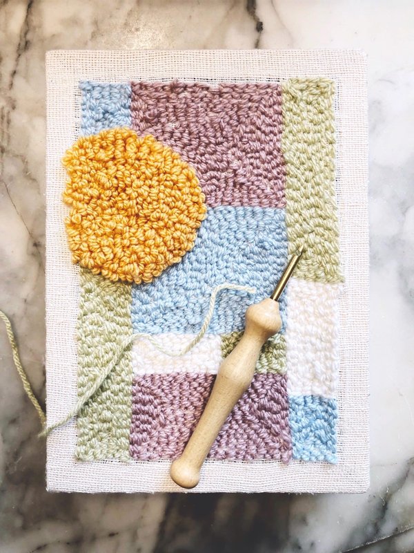 Initiation à la broderie punch needle pour enfants et débutants