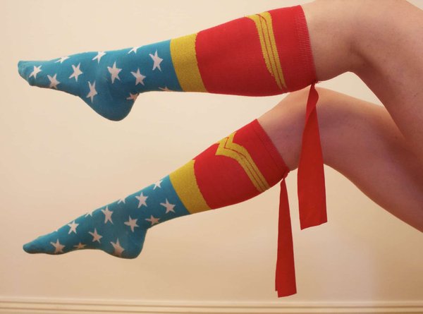 Wonder Woman en guerrière amazone : une figurine pleine de grâce et de force.